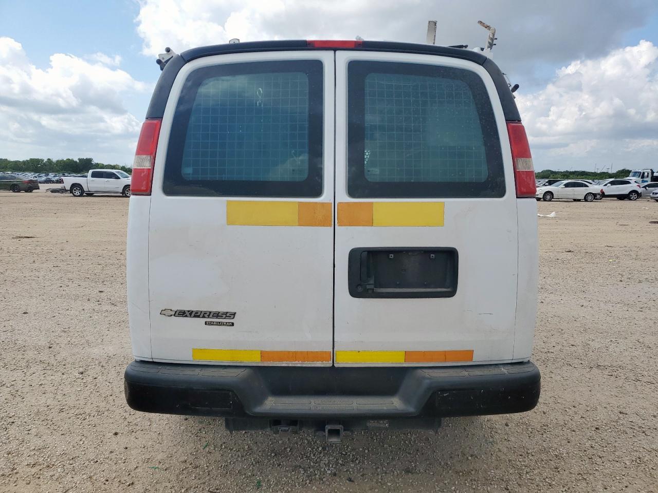 2016 Chevrolet Express G2500 - Image 6