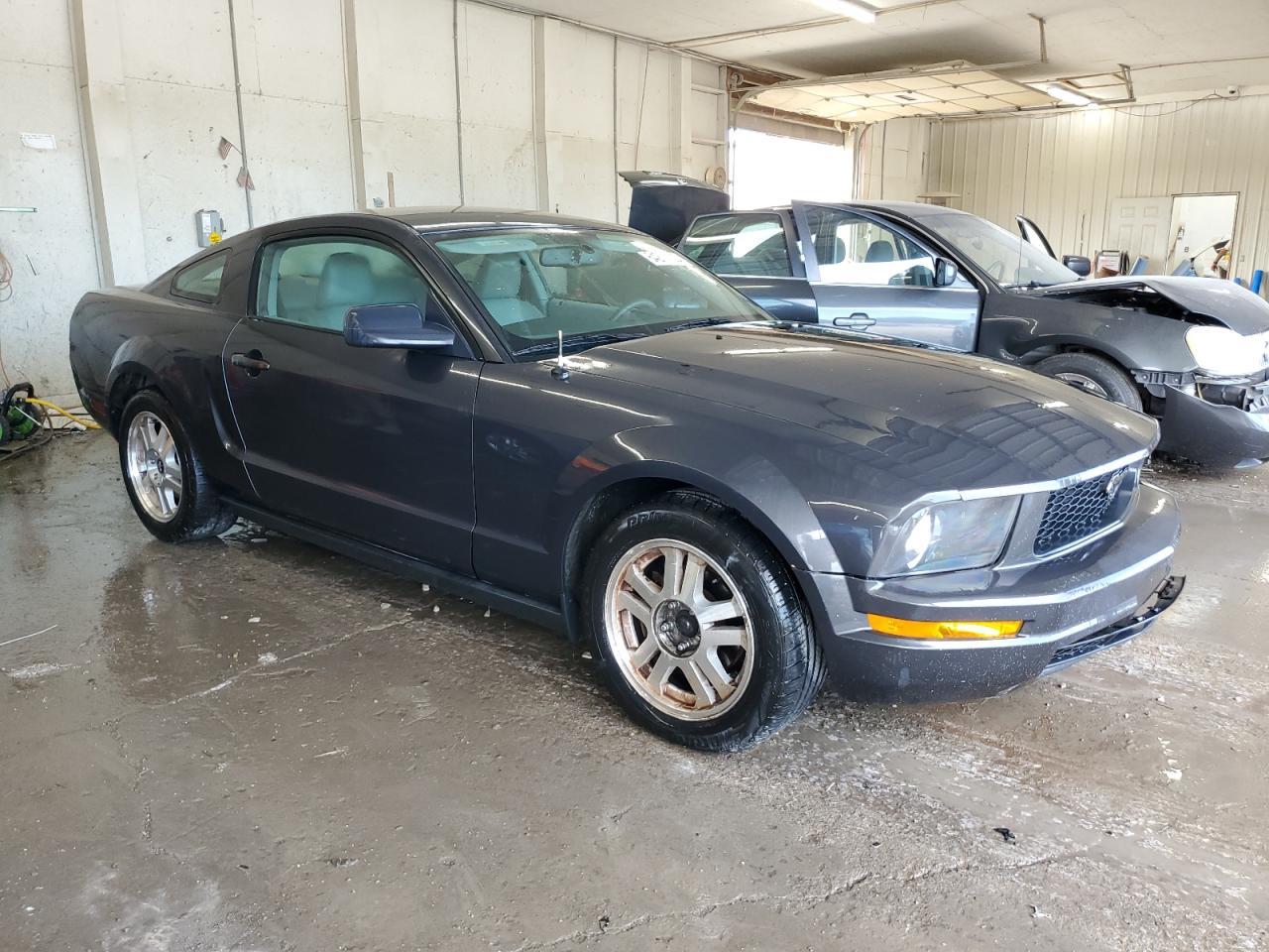 2007 Ford Mustang - Image 4