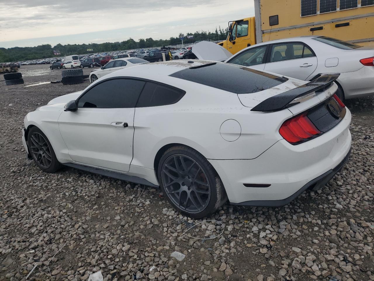 2019 Ford Mustang Gt - Фото 2