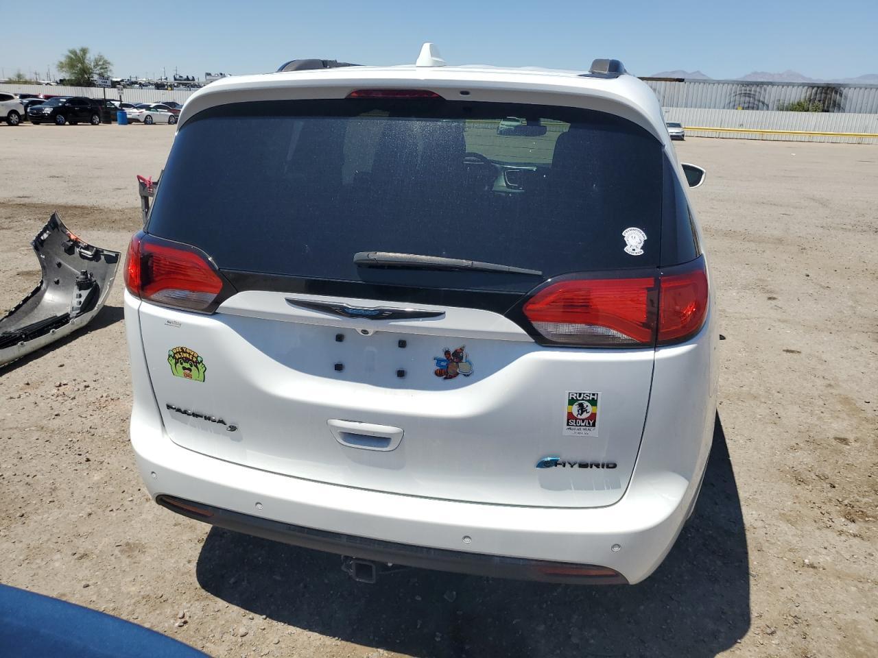 2020 Chrysler Pacifica Hybrid Touring L - Image 6