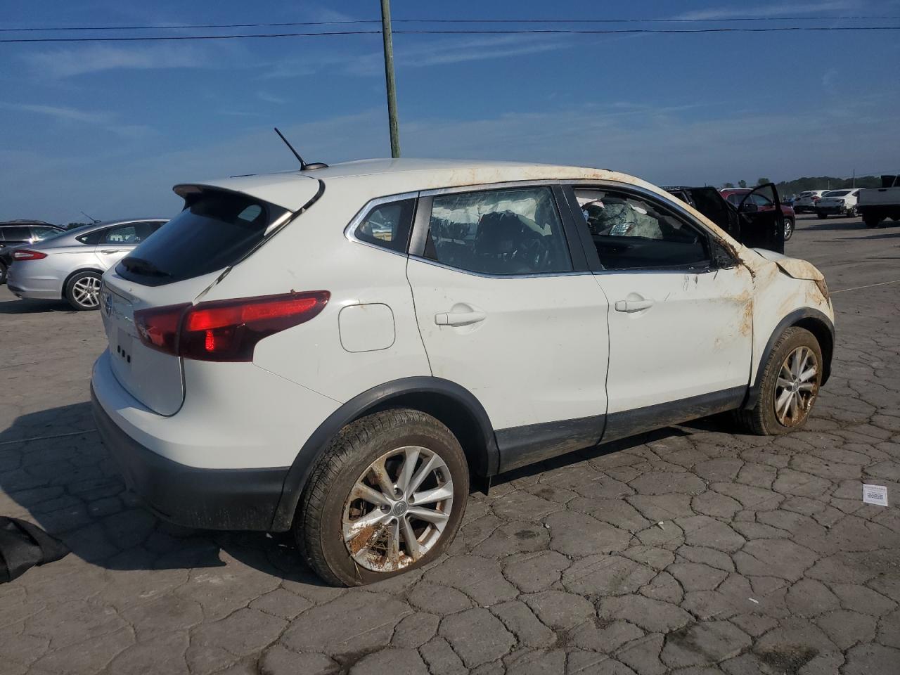 2018 Nissan Rogue Sport S - Фото 3