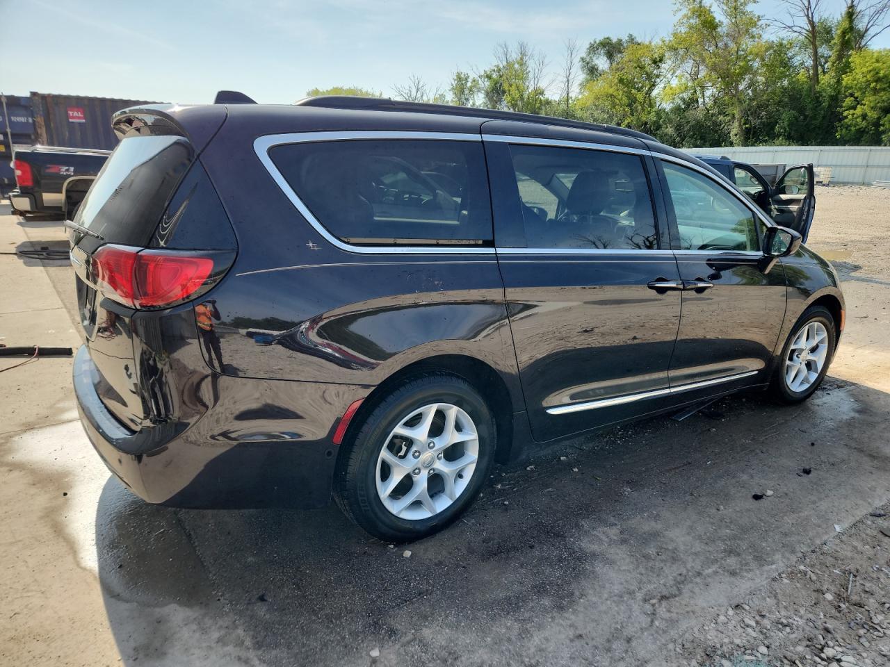 2017 Chrysler Pacifica Touring L - Фото 3