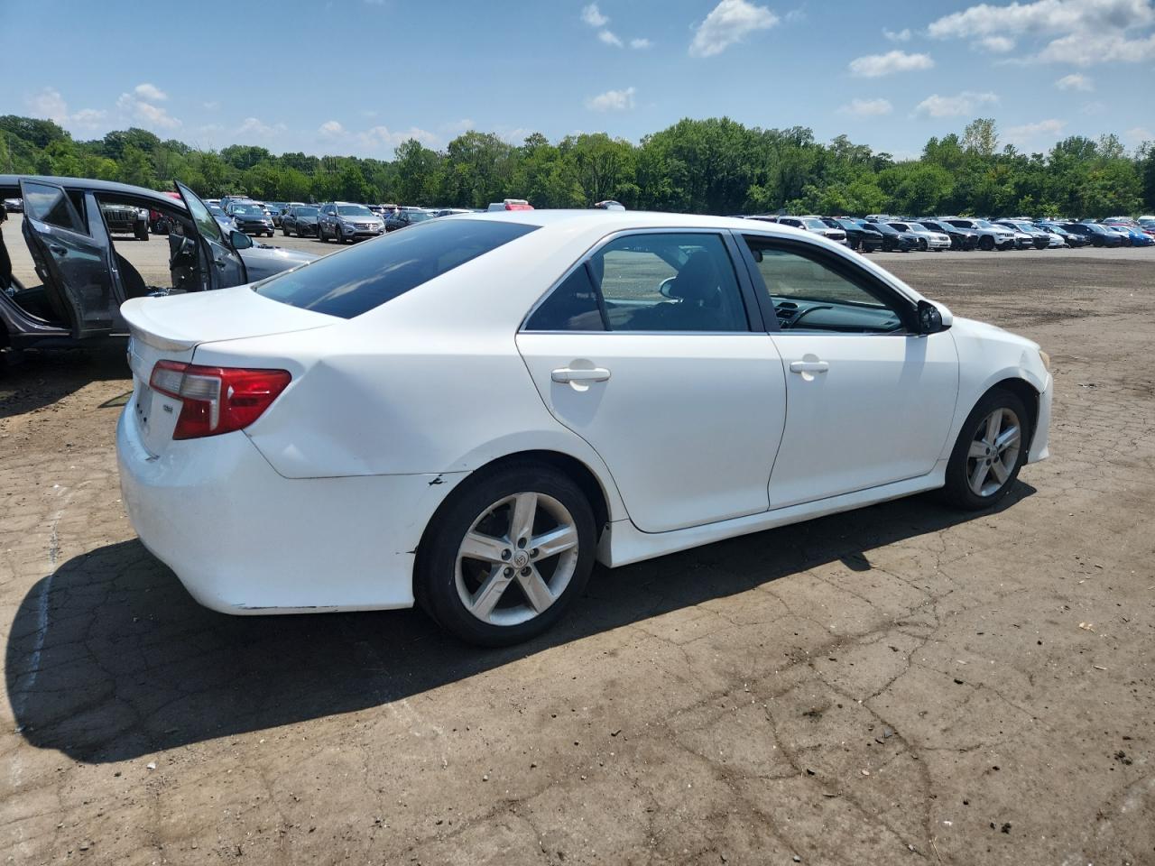 2013 Toyota Camry L - Фото 3