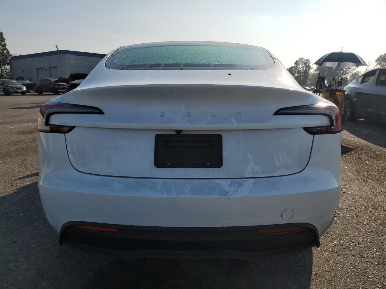 2025 Tesla Model 3 - Фото 6