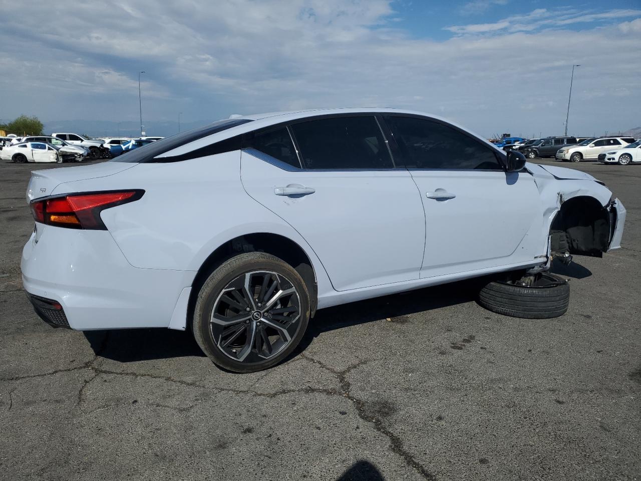 2024 Nissan Altima Sr - Фото 3