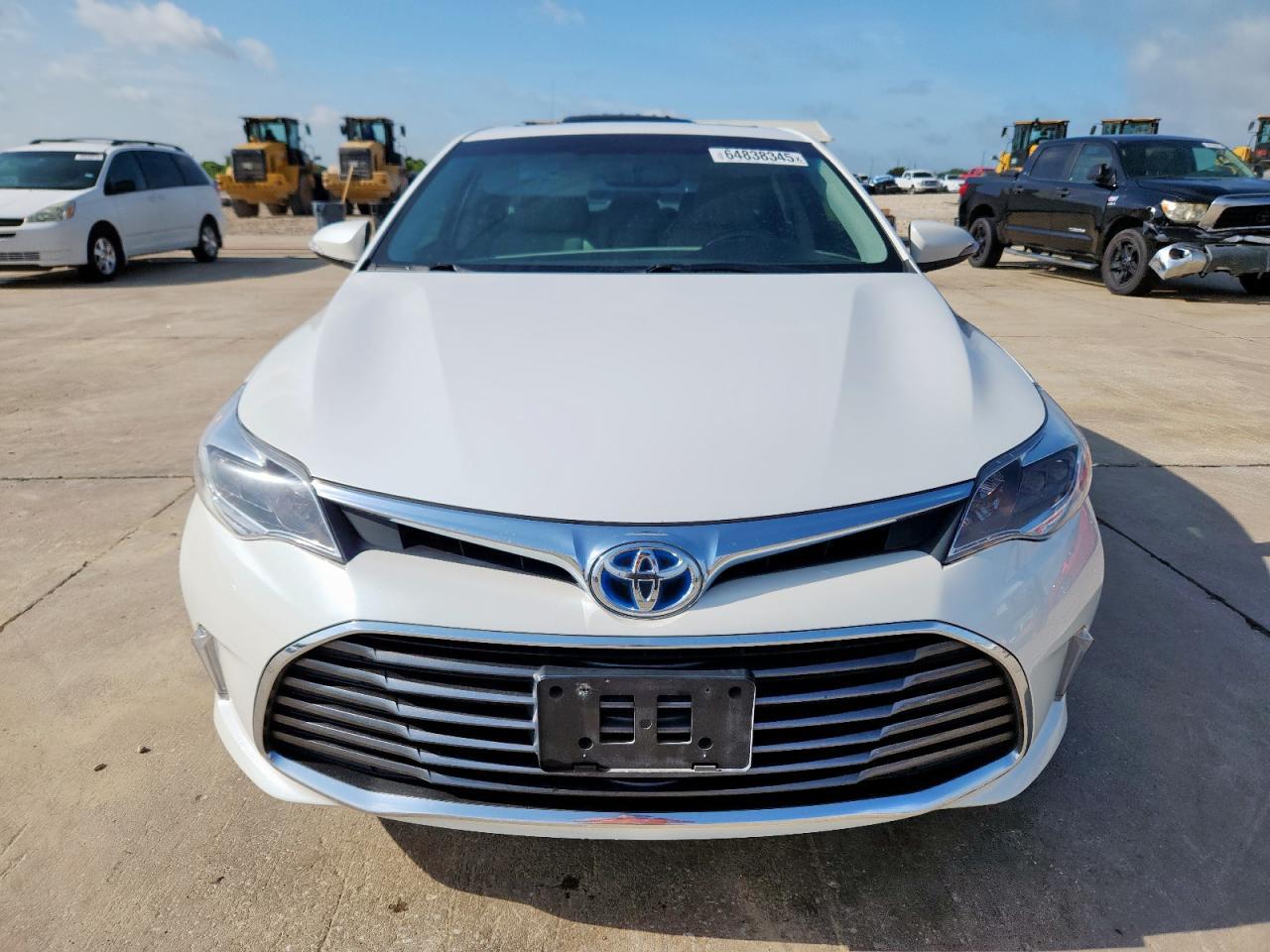 2016 Toyota Avalon Hybrid - Image 5