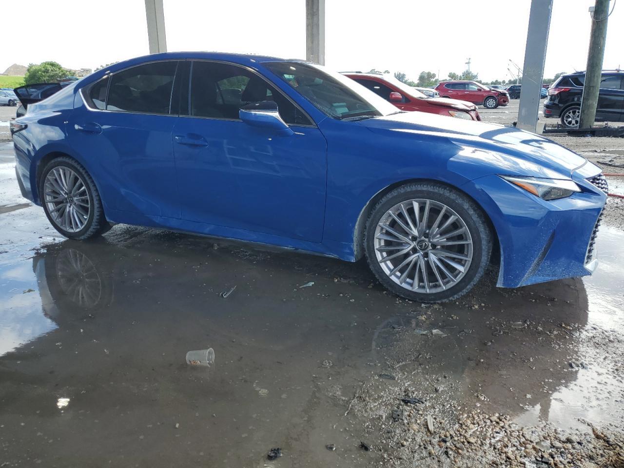 2023 Lexus Is 300 - Image 4