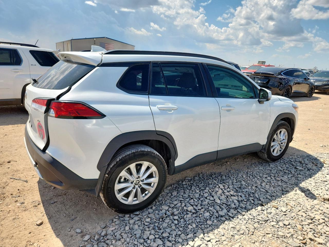 2023 Toyota Corolla Cross Le - Image 3