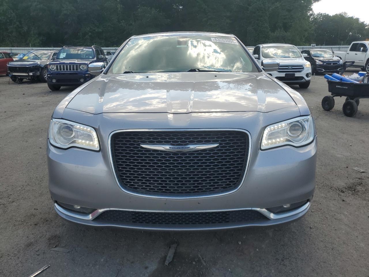 2016 Chrysler 300C - Image 5