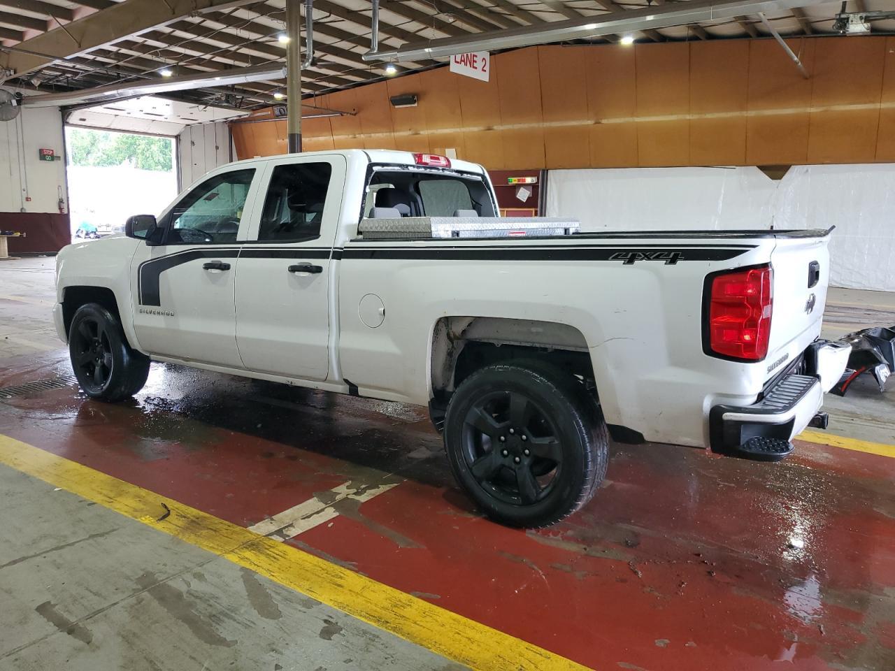 2018 Chevrolet Silverado K1500 Custom - Фото 5
