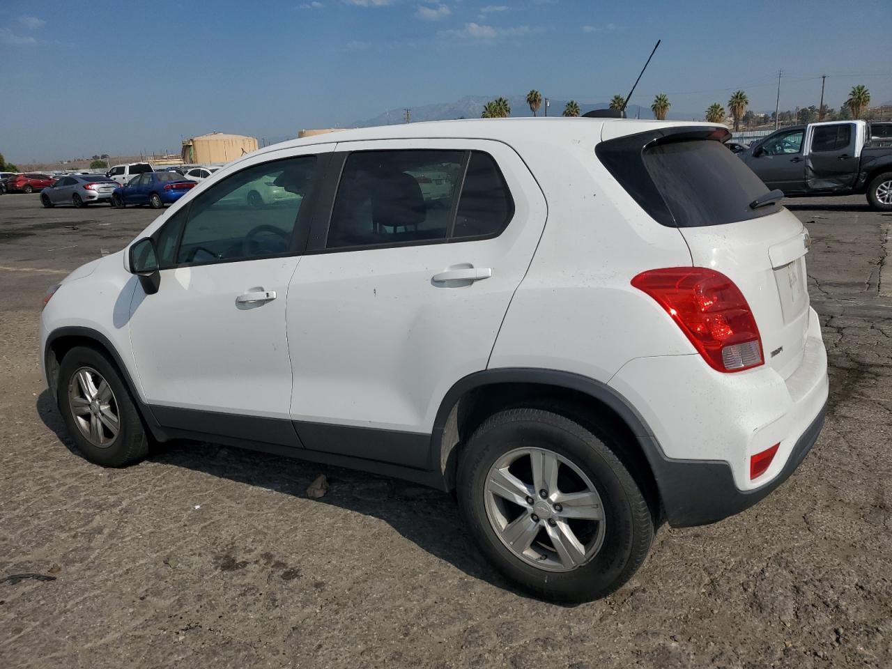 2020 Chev Trax - Фото 2