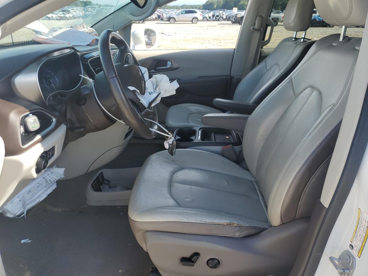 2018 Chrysler Pacifica Touring L - Image 7