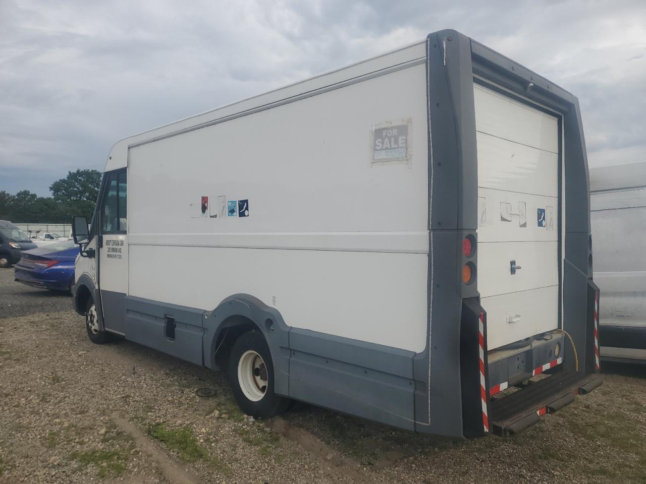 2014 Isuzu Npr - Фото 2