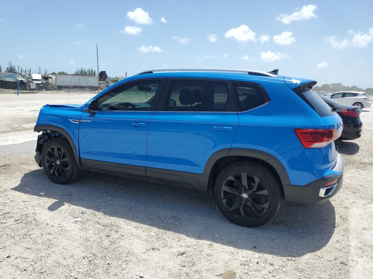 2023 Volkswagen Taos Se - Фото 2