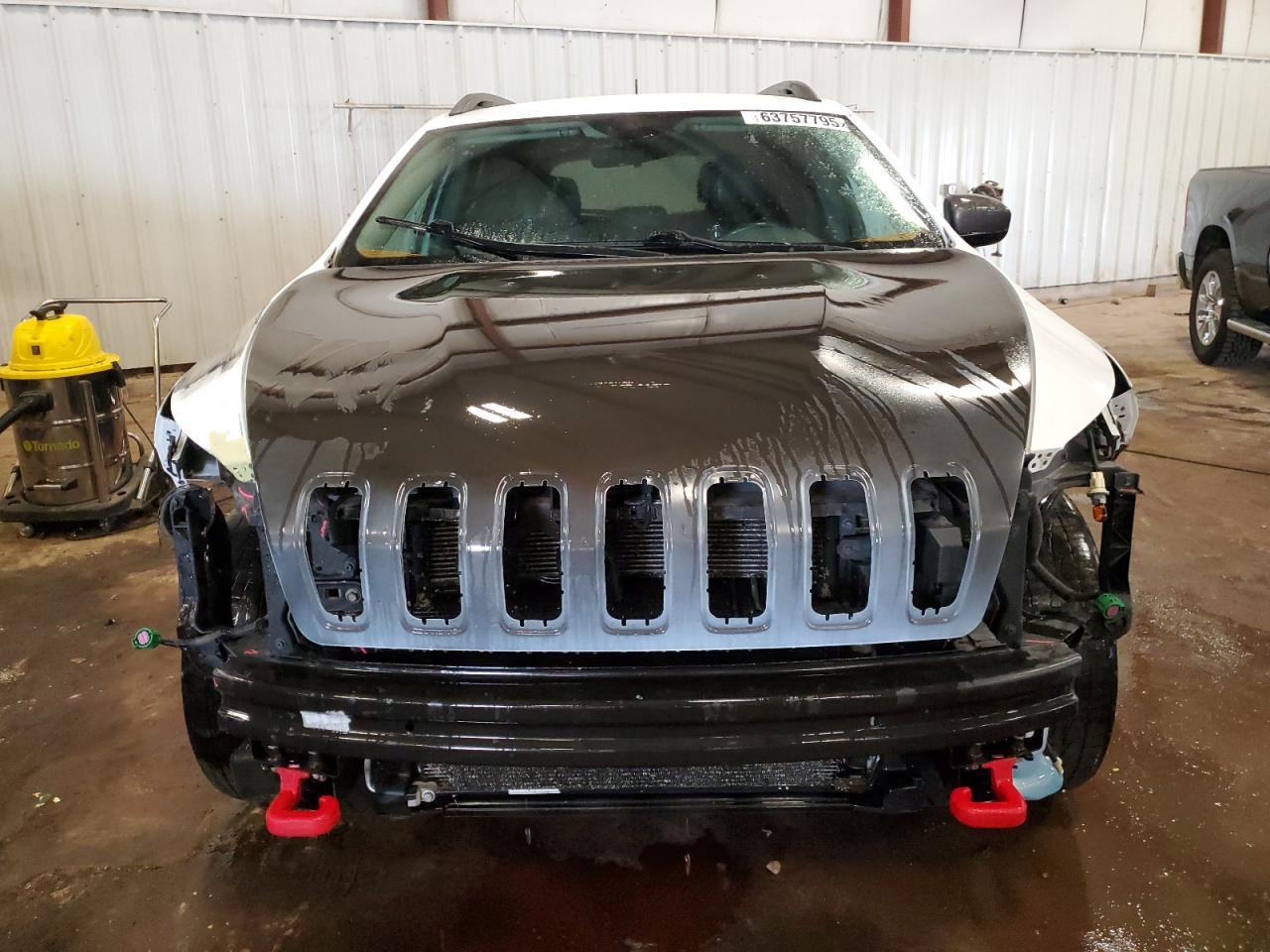 2016 Jeep Cherokee Trailhawk - Image 5