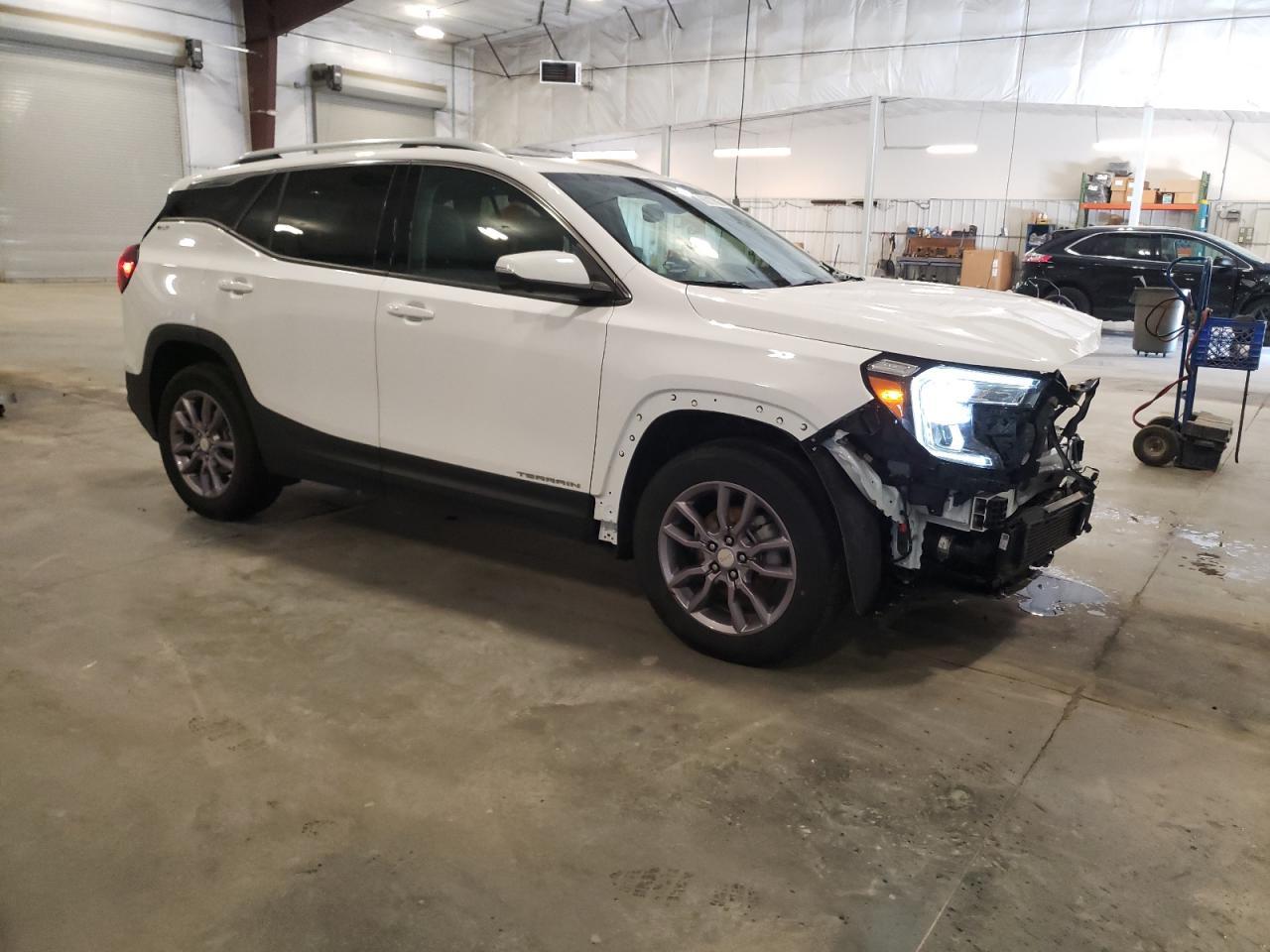 2023 GMC Terrain Slt - Image 4