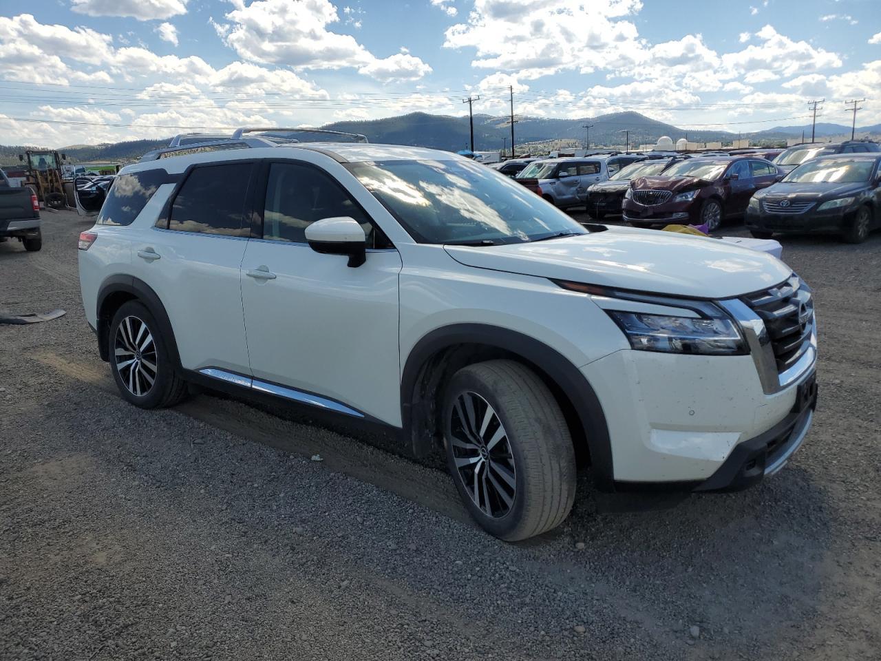 2024 Nissan Pathfinder Platinum - Image 4