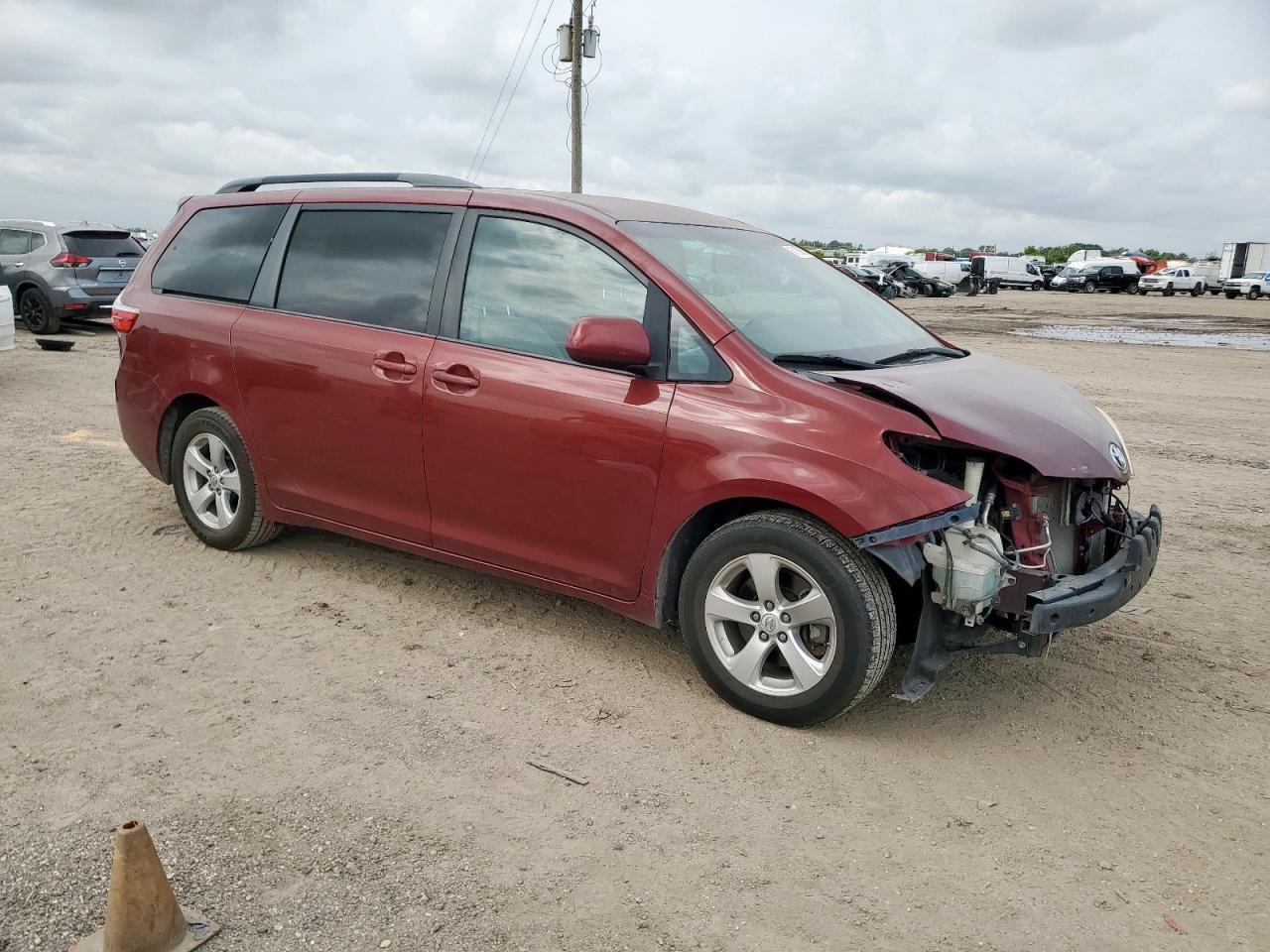 2015 Toyota Sienna Le - Фото 4