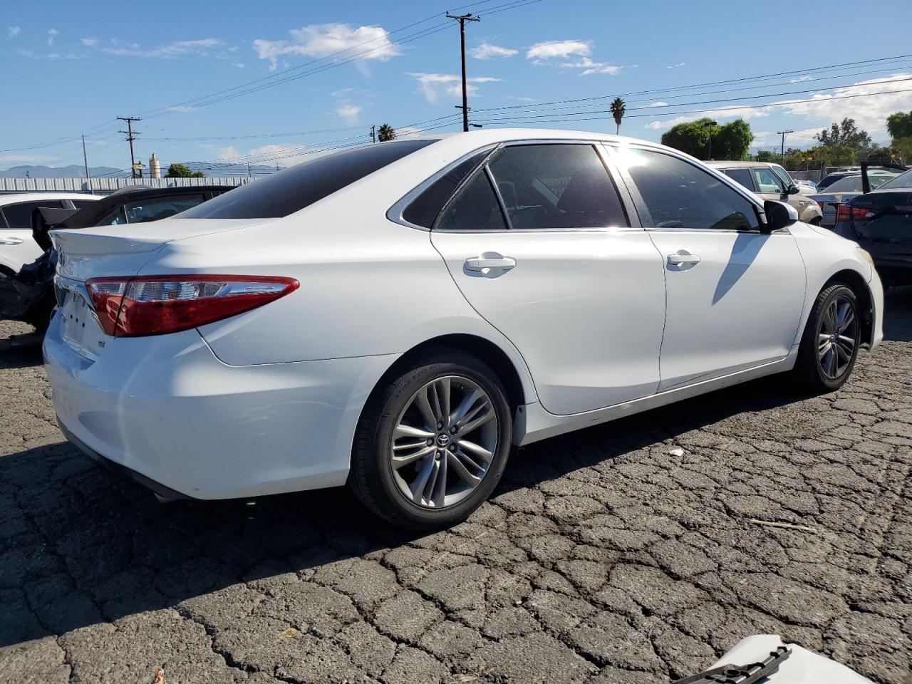 2016 Toyota Camry Le - Фото 3
