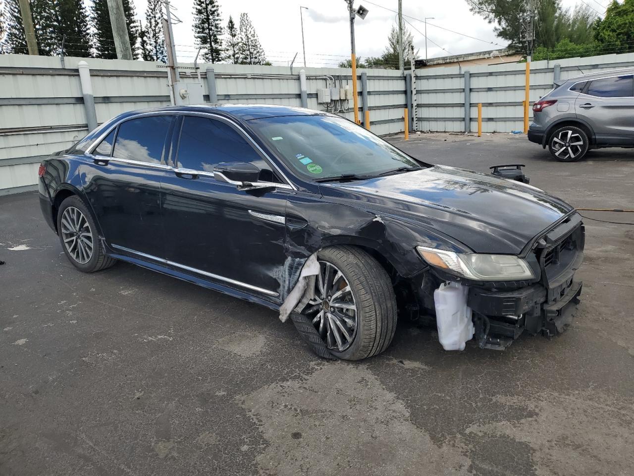 2019 Lincoln Continental Select - Image 4