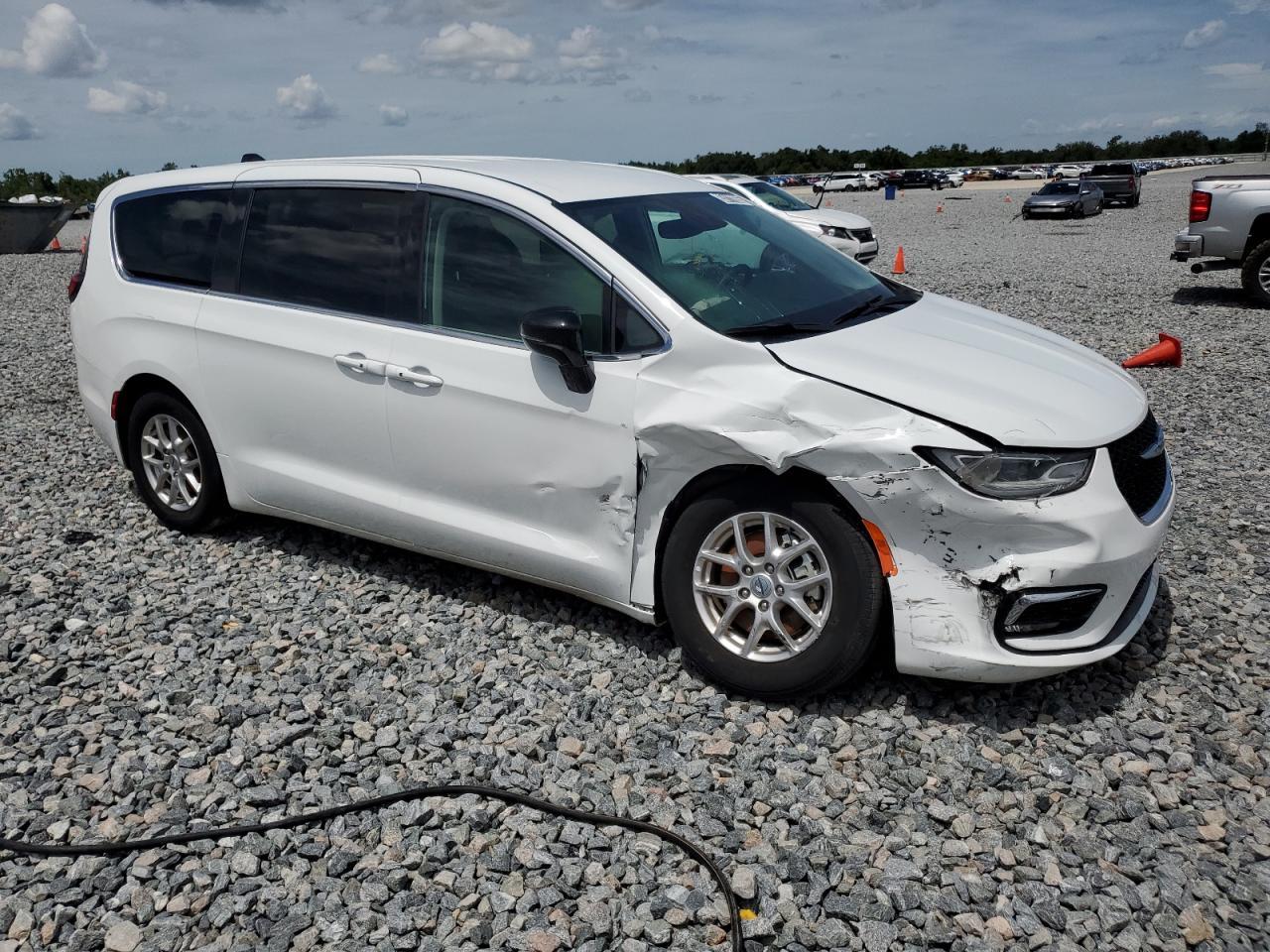 2024 Chrysler Pacifica Touring L - Image 4