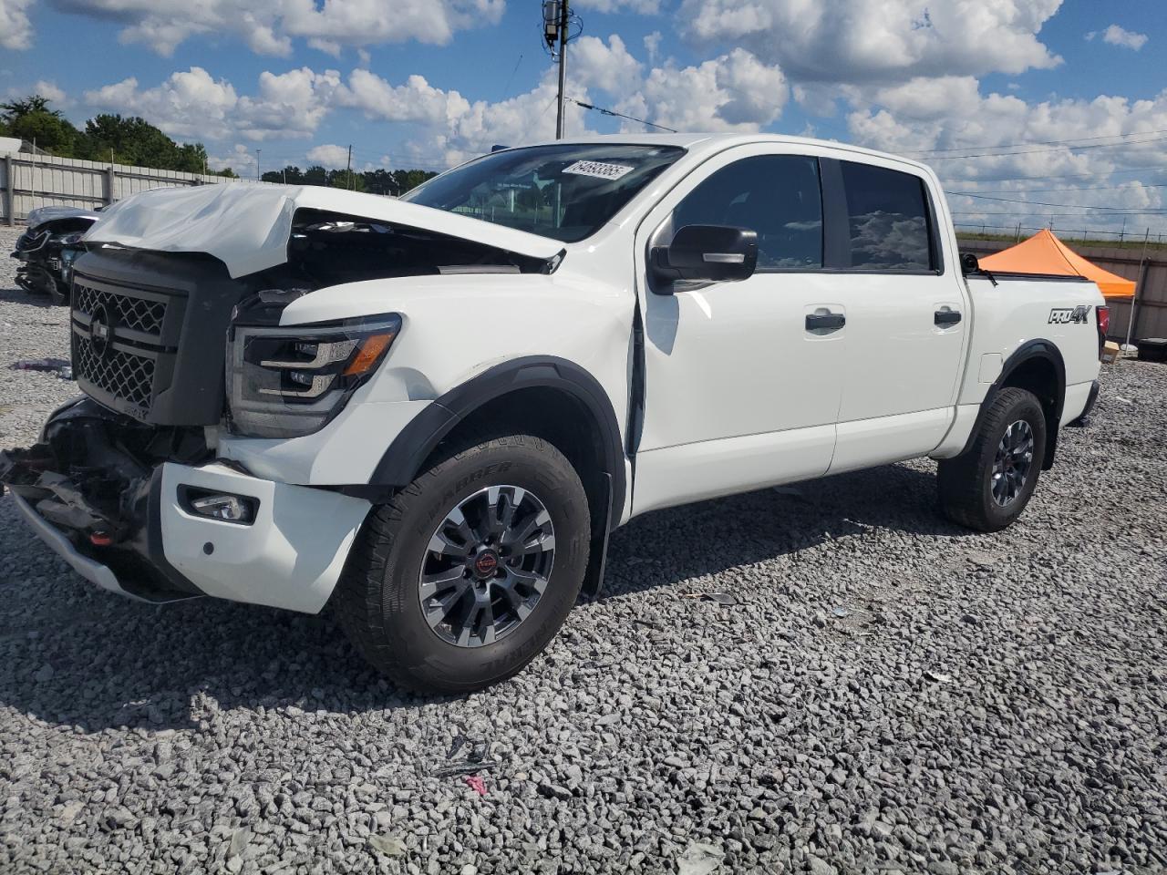 2023 Nissan Titan Sv