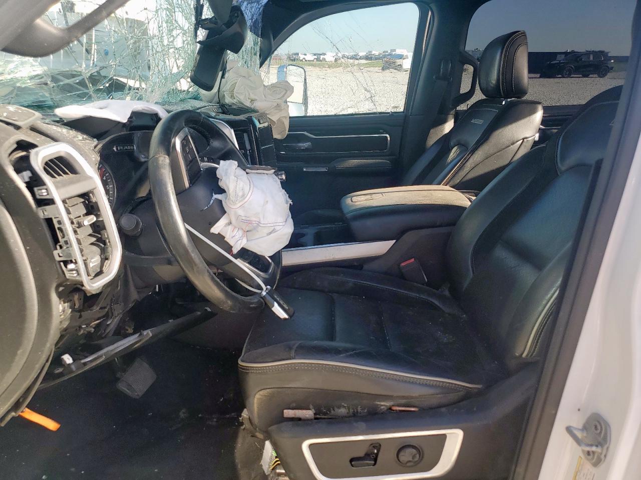 2019 Ram 1500 Laramie - Image 7