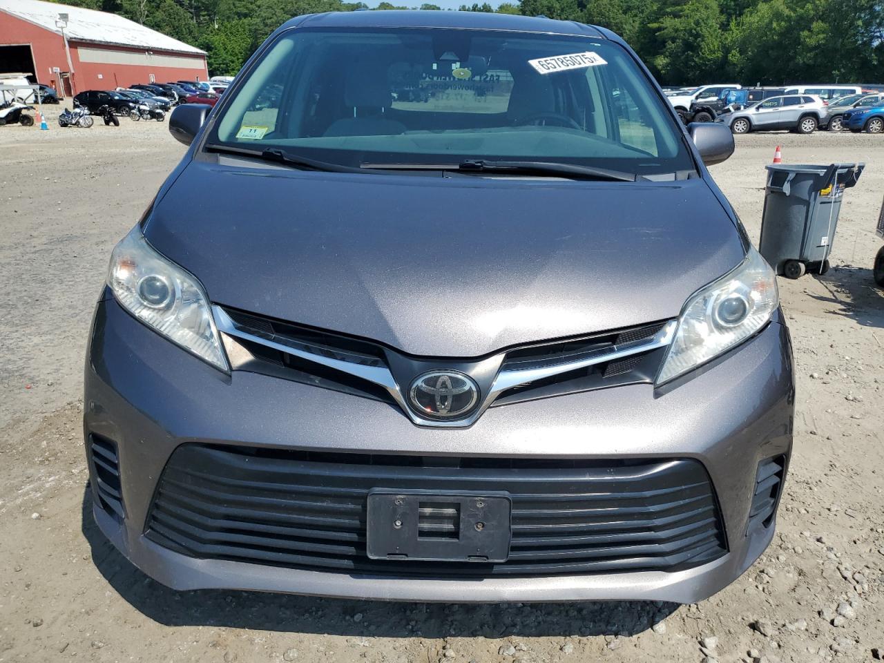 2019 Toyota Sienna Le - Image 5
