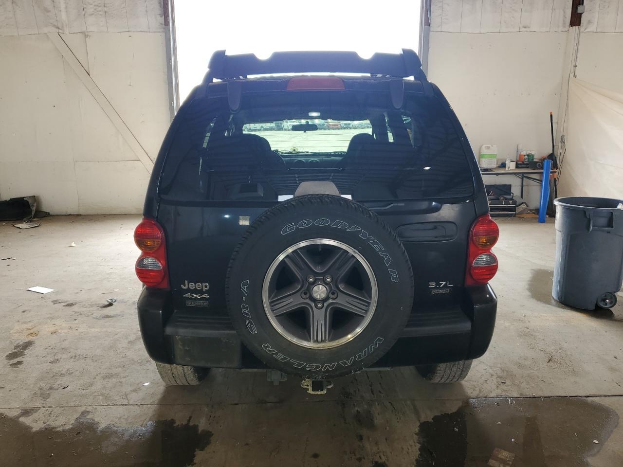 2004 Jeep Liberty Renegade - Фото 6