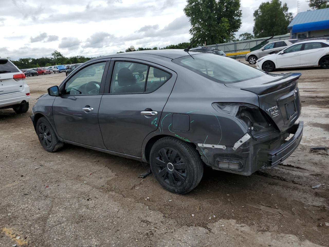 2019 Nissan Versa S - Фото 2
