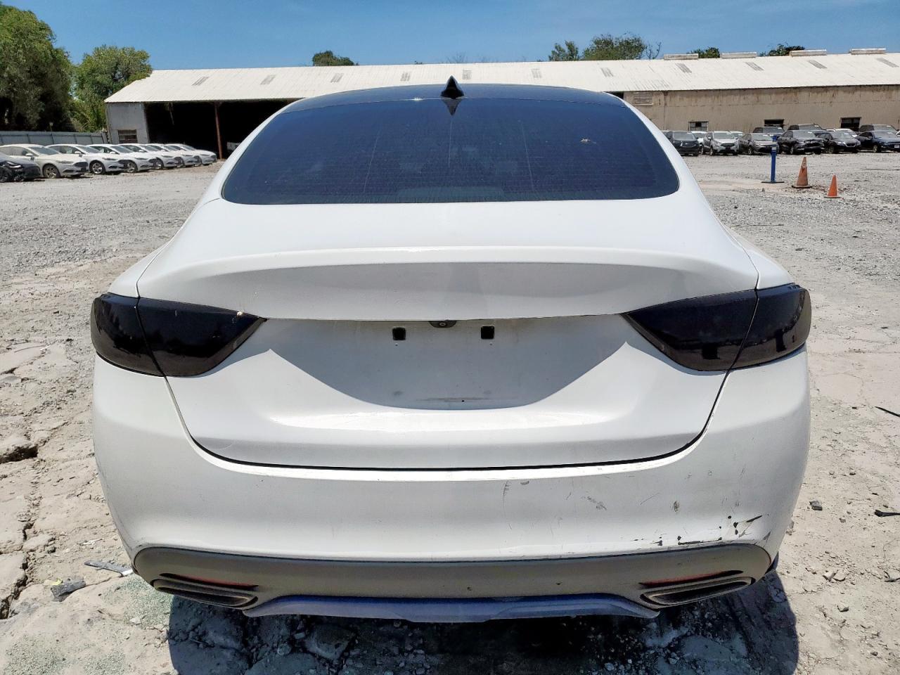 2015 Chrysler 200 S - Image 6