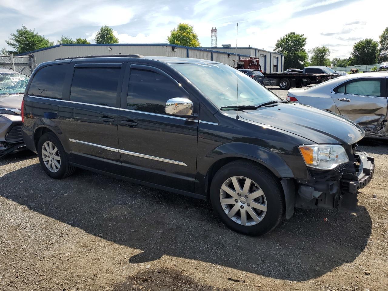 2016 Chrysler Town & Country Touring - Фото 4