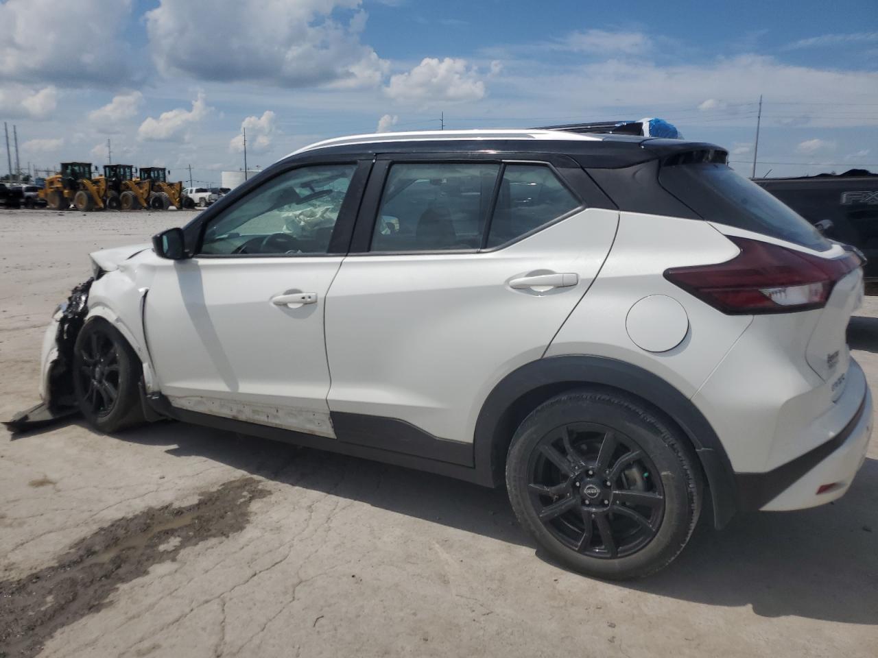 2023 Nissan Kicks Sv - Image 2
