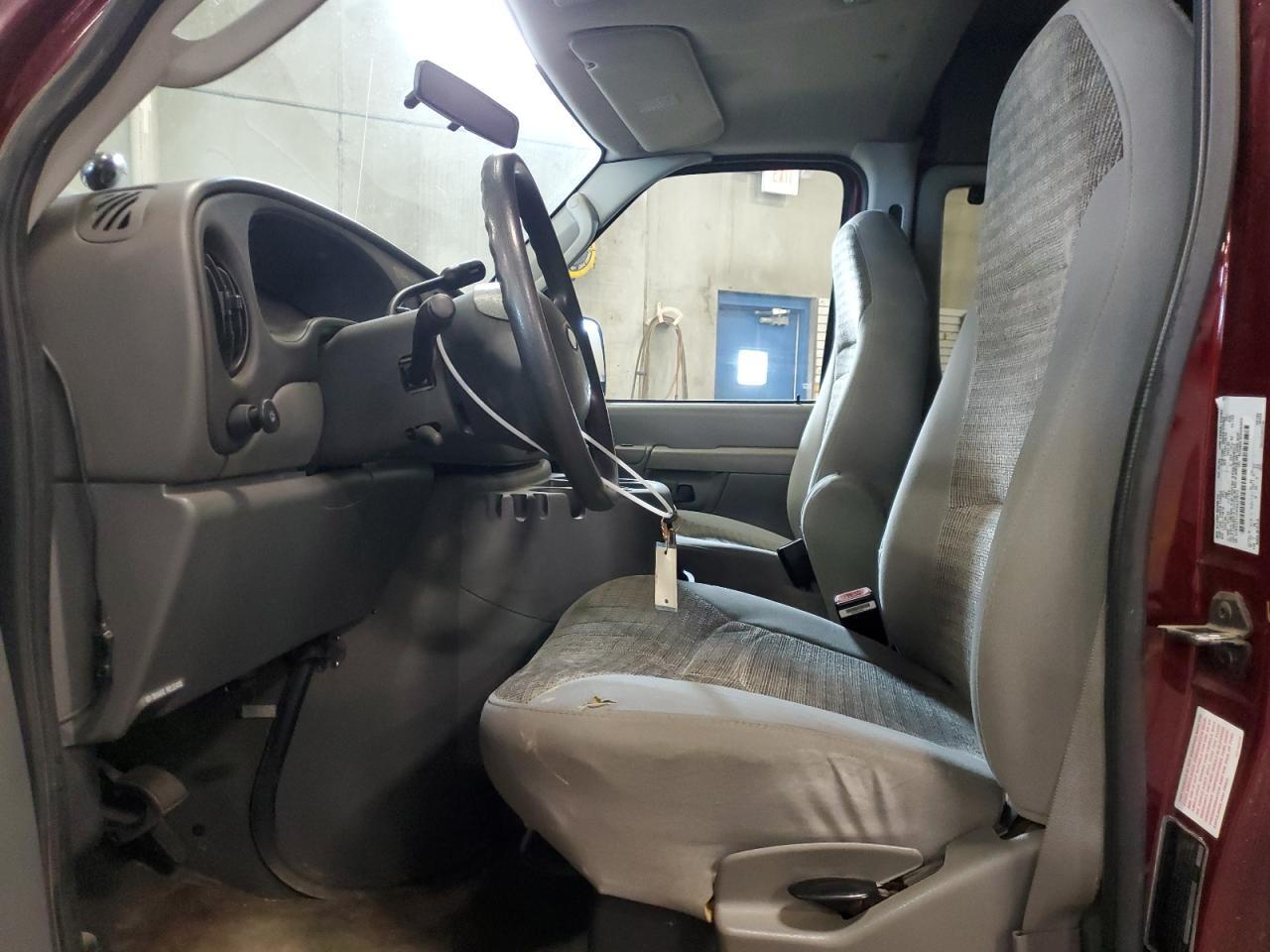 2004 Ford Econoline E350 Super Duty Wagon - Фото 7