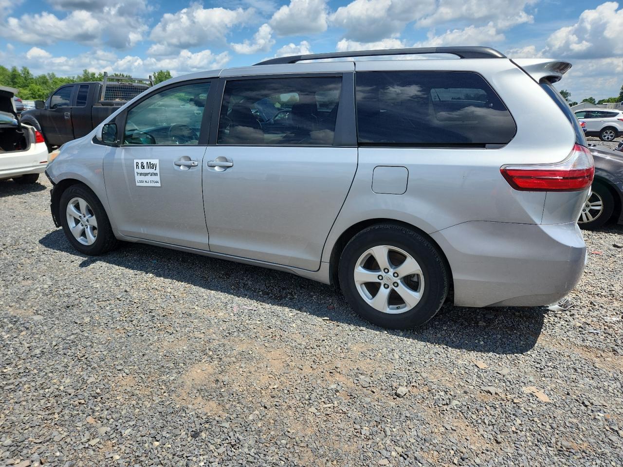 2016 Toyota Sienna Le - Image 2
