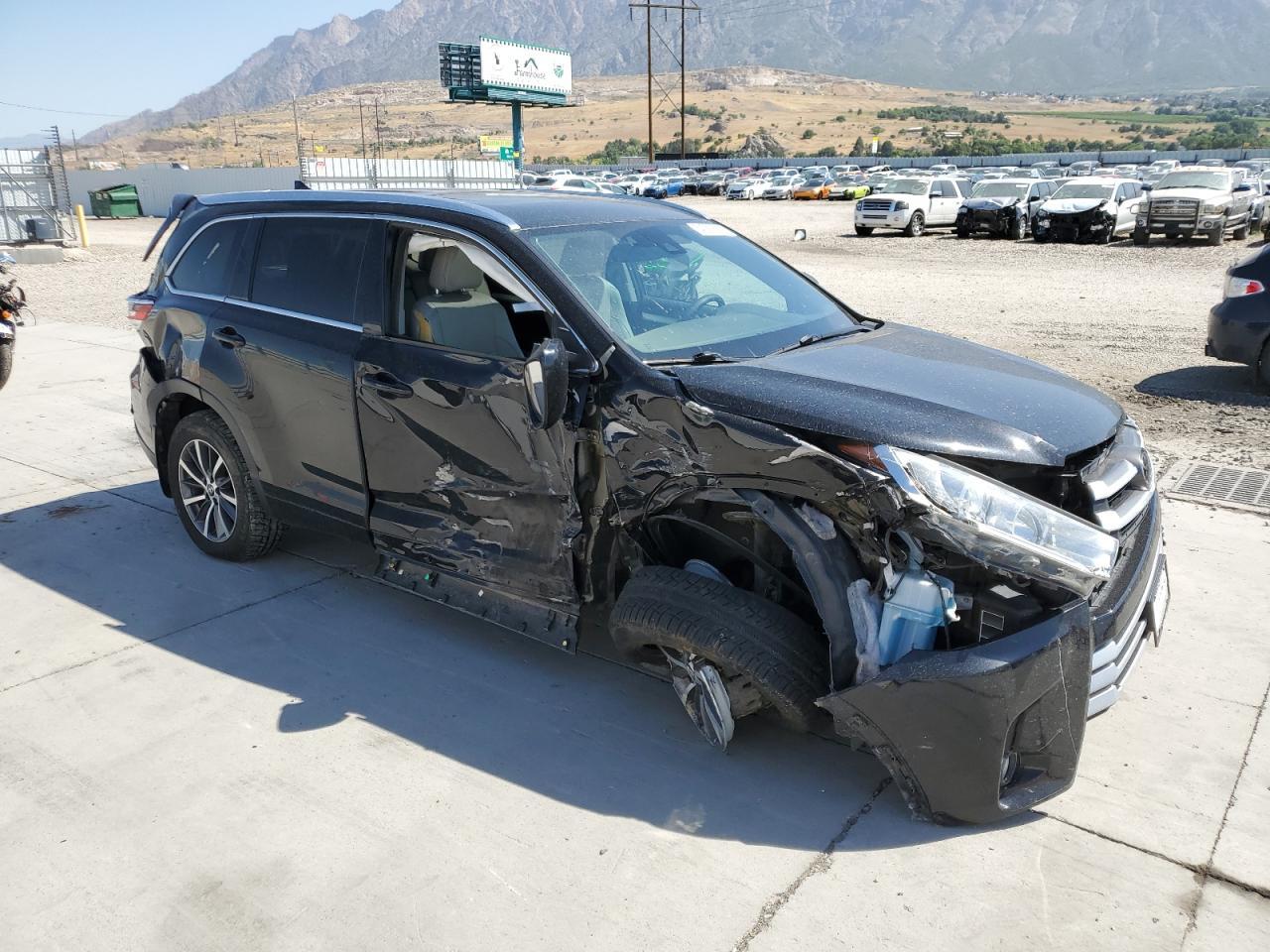 2017 Toyota Highlander Se - Фото 4