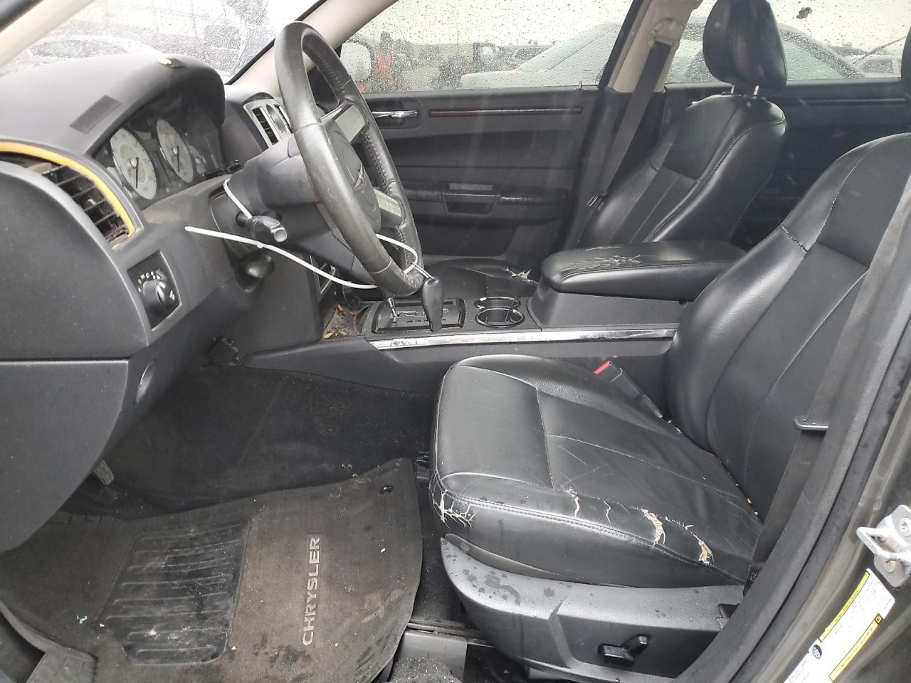 2010 Chrysler 300 Touring - Image 7