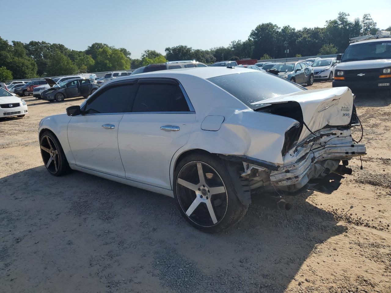 2011 Chrysler 300C - Фото 2