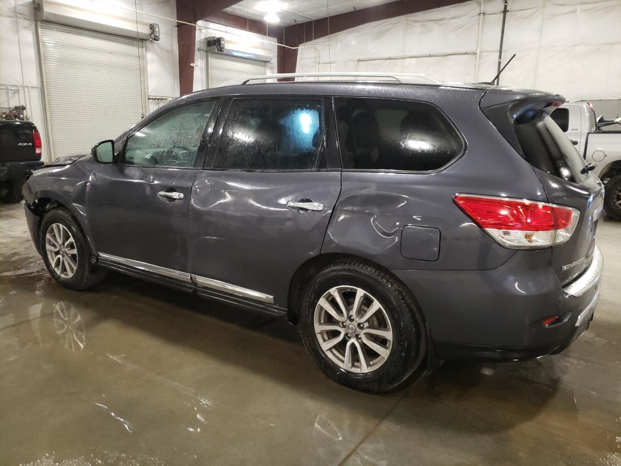 2014 Nissan Pathfinder S - Image 2