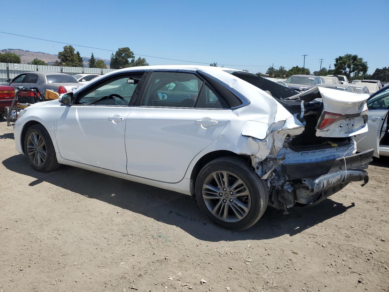 2015 Toyota Camry Le - Фото 2