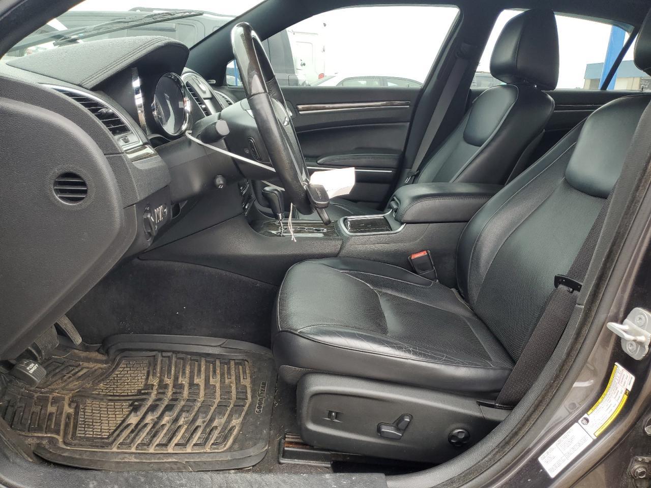 2013 Chrysler 300C - Image 7