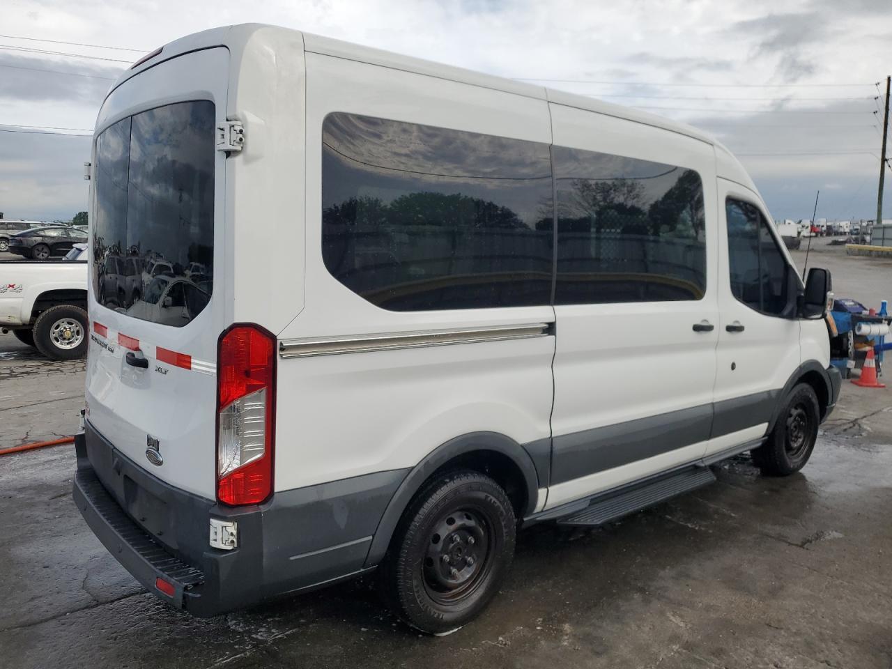 2015 Ford Transit T-150 - Фото 3