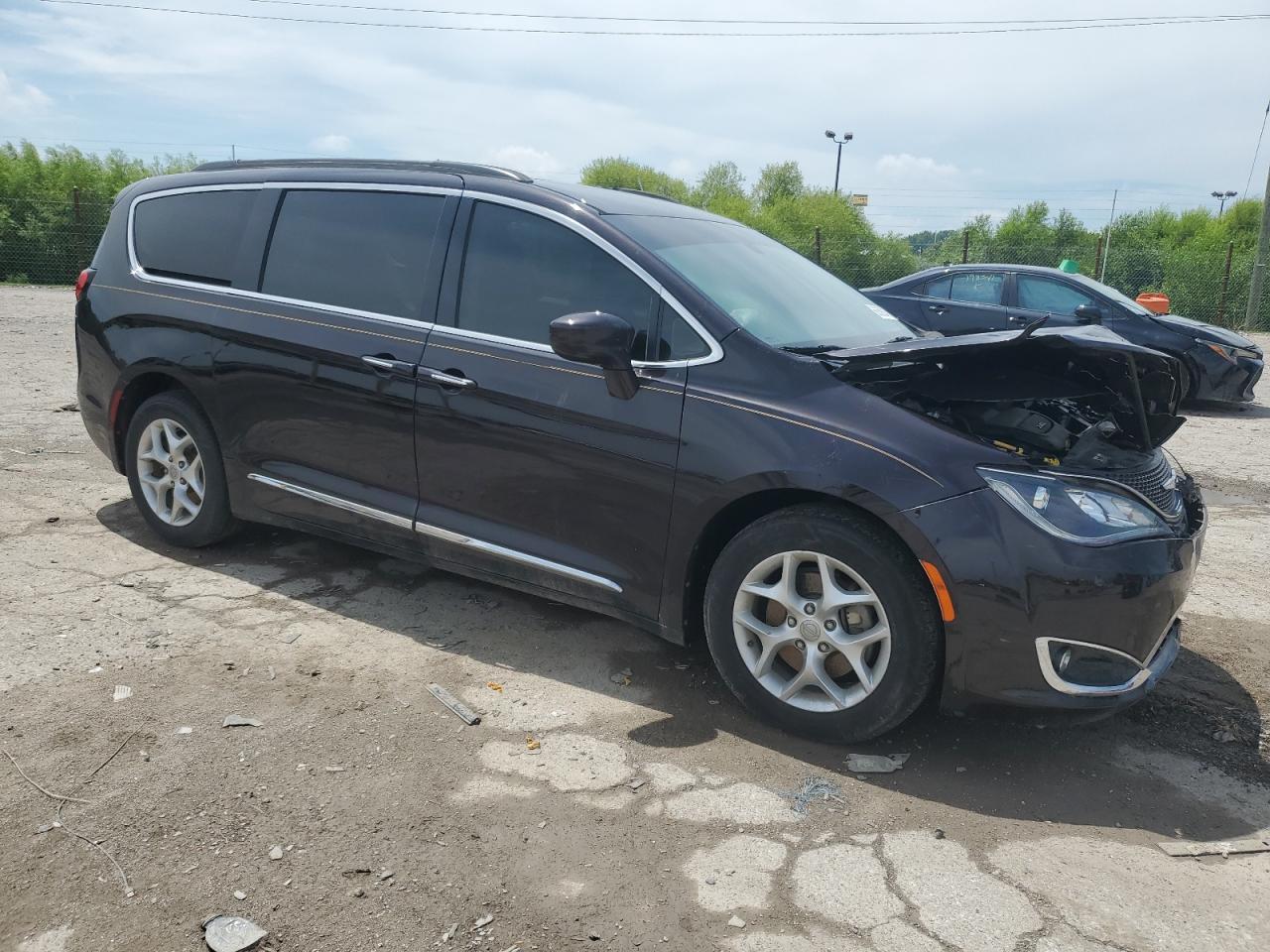 2017 Chrysler Pacifica Touring L - Image 4