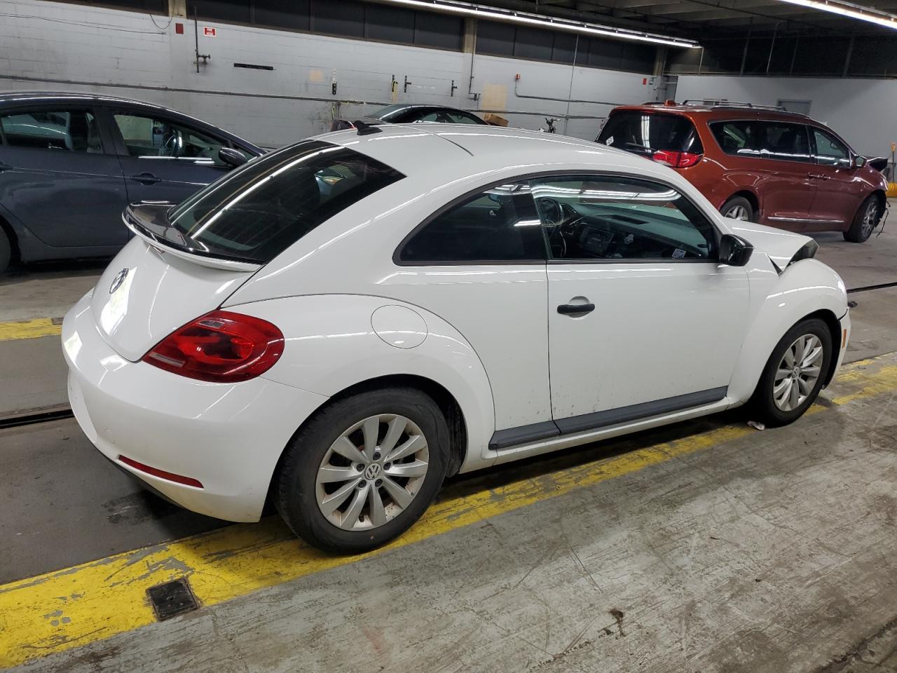 2018 Volkswagen Beetle S - Фото 3