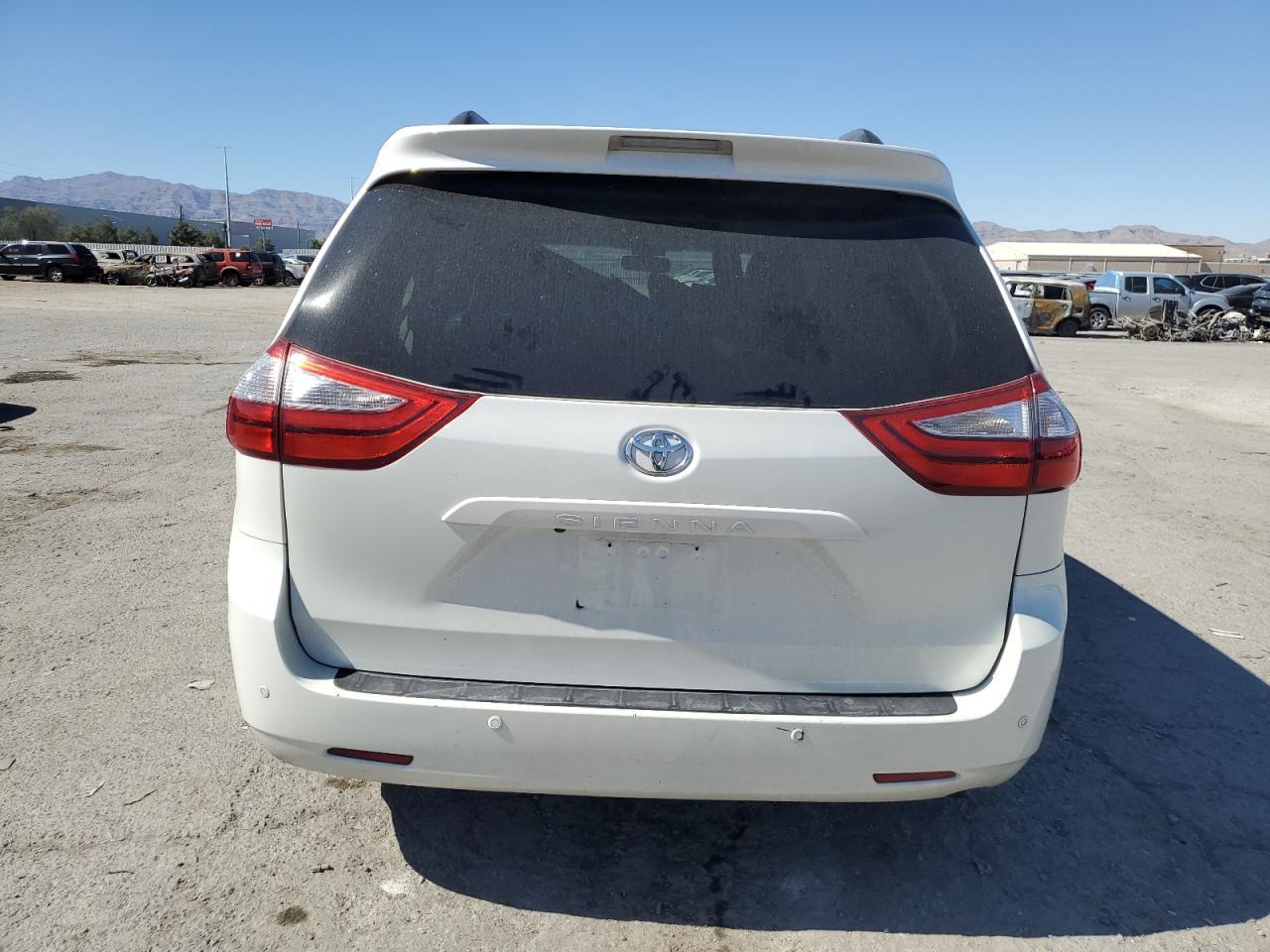 2015 Toyota Sienna Xle - Фото 6