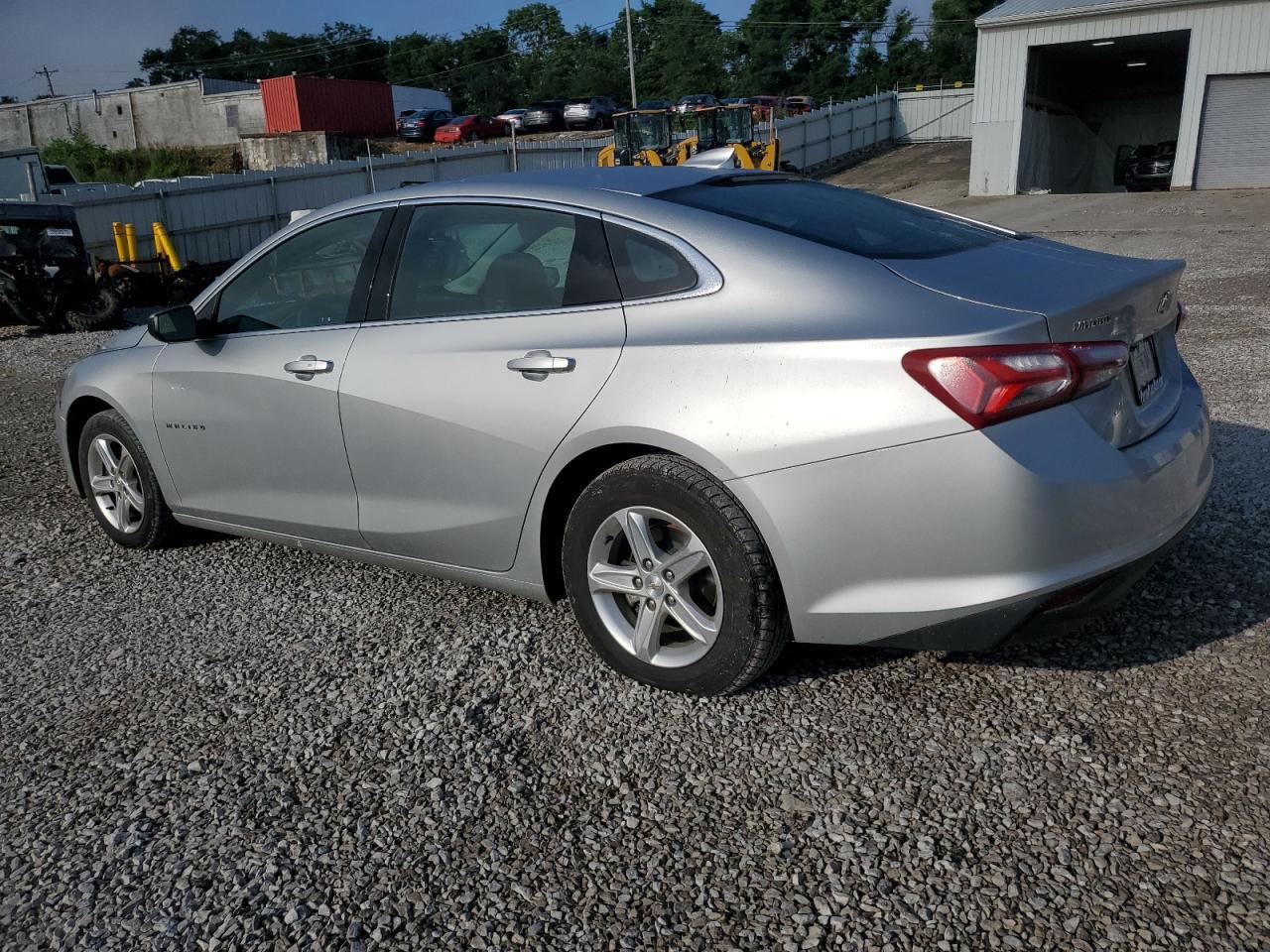 2022 Chevrolet Malibu Lt - Фото 2