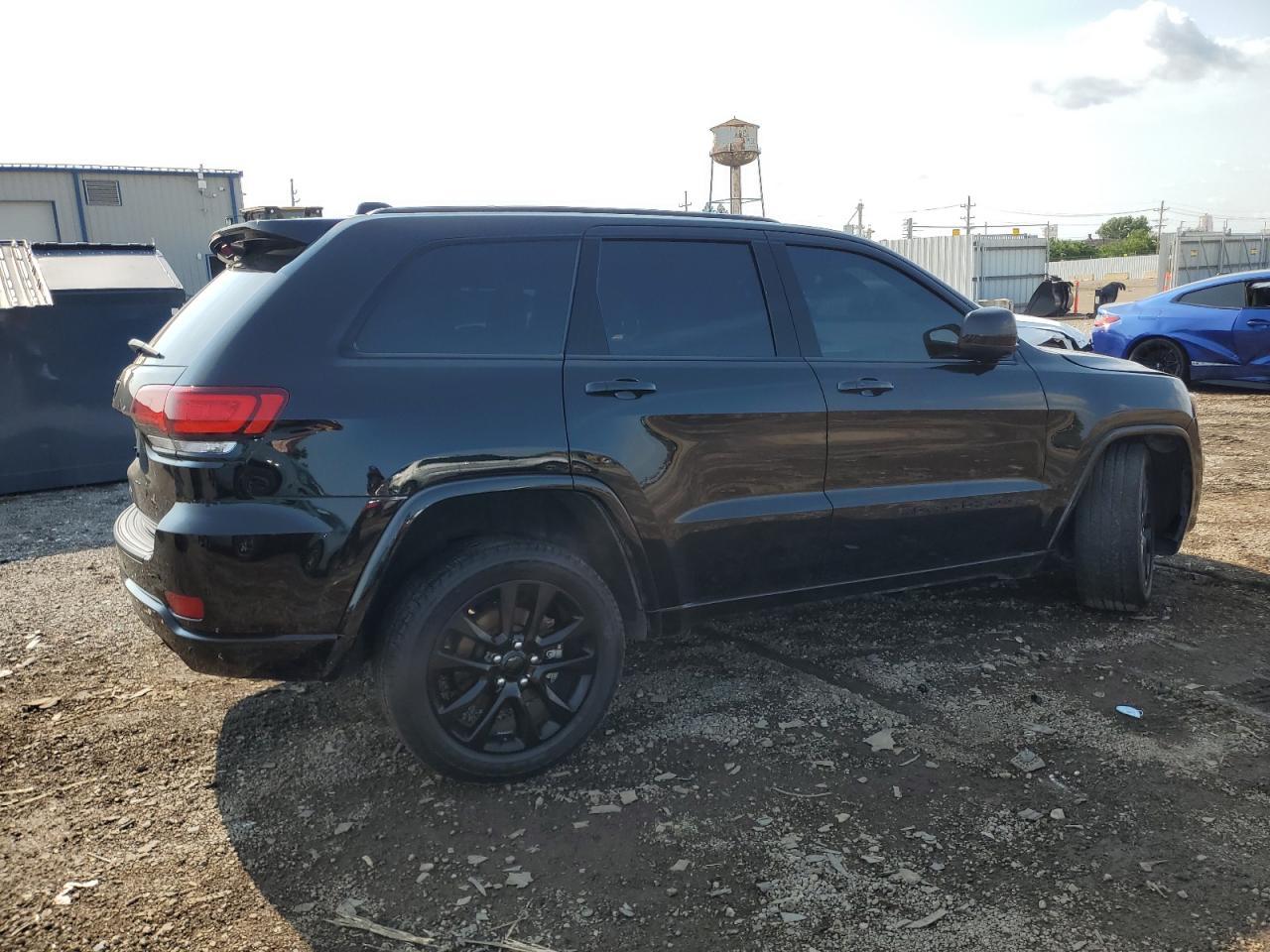 2022 Jeep Grand Cherokee Laredo E - Image 3