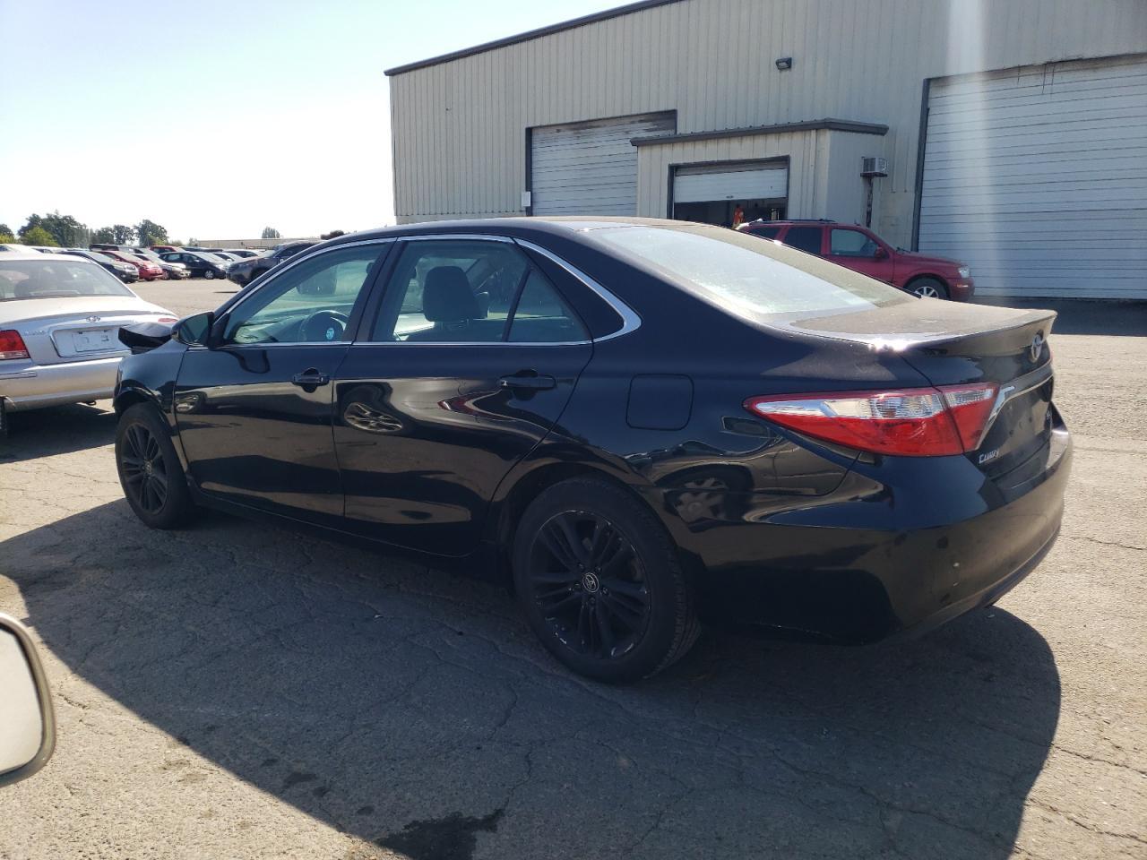 2015 Toyota Camry Le - Фото 2
