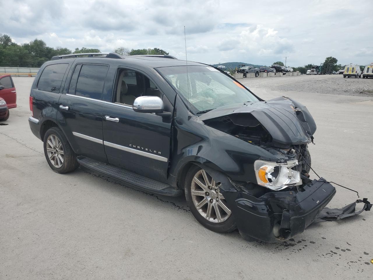 2007 Chrysler Aspen Limited - Image 4