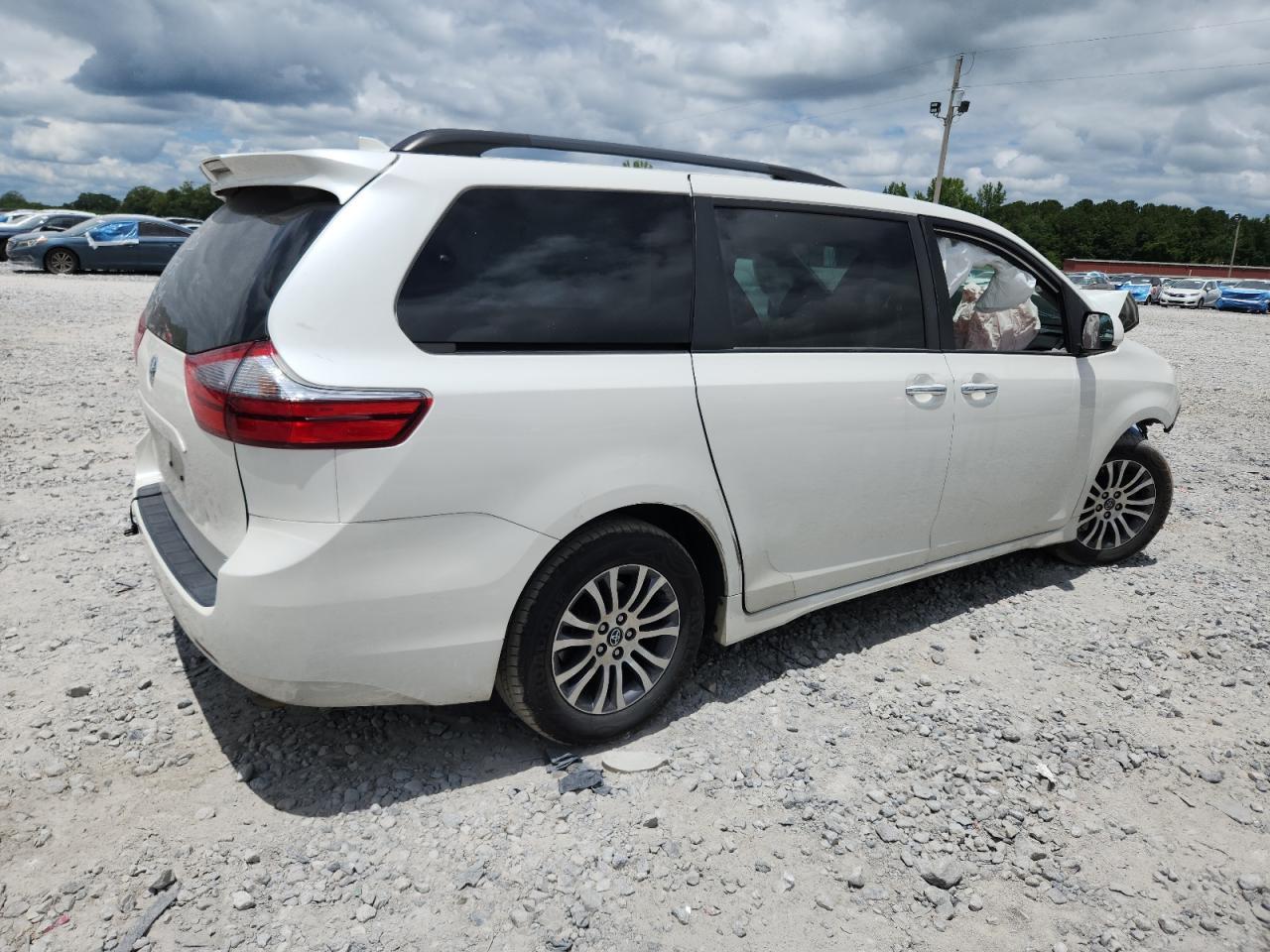 2020 Toyota Sienna Xle - Фото 3